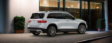 Thân xe và đuôi xe được thiết kế vừa mềm mại vừa cơ bắp