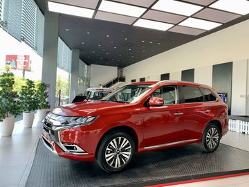 Mitsubishi Outlander là cái tên khá nổi bật trong phân khúc SUV trong tầm giá 1 tỷ đồng