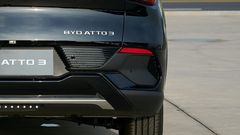 Bên trái là dòng chữ BYD Atto 3 giúp nhận diện dòng xe