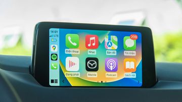 Màn hình trung tâm vẫn là loại 8 inch đặt nổi trên các phiên bản