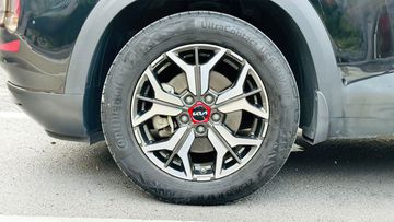 Seltos sử dụng cỡ lốp 215/60R17 cùng bộ mâm kích thước 17 inch
