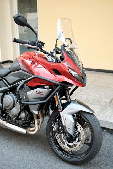 Triumph Tiger 660 Sport Touring 2023 thiết kế đầu nhọn với bộ đèn pha full LED hiện đại