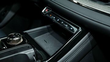 Điều khiển điều hòa Ford Territory 2023 tối giản với chỉ một hàng nút cảm ứng