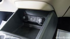 Cổng sạc 12v, USB, AUX