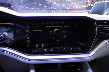 Màn hình giải trí trung tâm cỡ lớn của xe