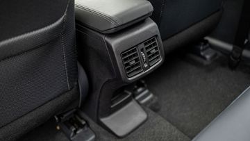 Toyota Yaris Cross 2024 cũng được trang bị cửa gió điều hòa cho hàng ghế sau