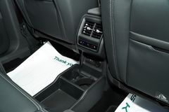 Cửa gió và điều khiển độc lập cho dàn lạnh hàng ghế sau