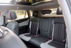 Hàng ghế thứ hai Volkswagen Teramont X có thể gập theo tỉ lệ 60:40