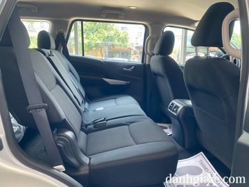 Không gian hàng ghế thứ 2 rộng rãi và thoải mái