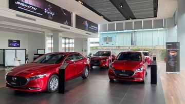 Cận cảnh showroom trưng bày của Mazda Bình Triệu
