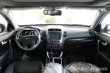 Khoang lái bên trong cabin xe KIA Sorento 2014