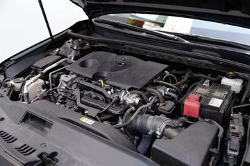 Toyota Camry 2.0Q, được áp dụng công nghệ điều phối van biến thiên thông minh mới giúp tăng 11 mã lực so với thế hệ tiền nhiệm.