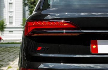 Cụm đèn hậu LED trên Audi Q7 2025 cũng được thiết kế lại để đồng bộ với đèn pha LED Matrix