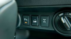 Tính năng hỗ trợ đỗ xe, xuống dốc và khóa vi sai trên Nissan Navara Pro-4X