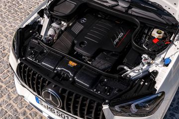 
Nhờ đó, Mercedes-AMG GLE 53 4MATIC+ có tổng công suất cực đại 435 mã lực và sức kéo 520 Nm. 
