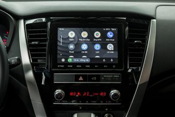 Mitsubishi Pajero Sport 2023 sở hữu màn hình cảm ứng giải trí trung tâm kích thước 8 inch