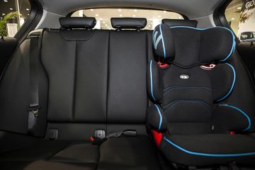 Hàng ghế sau rộng rãi  trên BMW Series 1