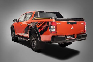 Đuôi xe Mitsubishi Triton Athlete 4×4 AT 2022 nổi bật với dải LED đèn hậu chạy dọc