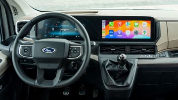 Hệ thống giải trí Ford Transit 2024 hiện đại hơn với các kết nối Apple CarPlay & Android Auto