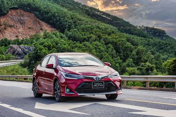 Toyota Corolla Altis bản nâng cấp giữa vòng đời tại Việt Nam