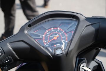 Honda Wave RSX 2024 được trang bị mặt đồng hồ có thiết kế thể thao