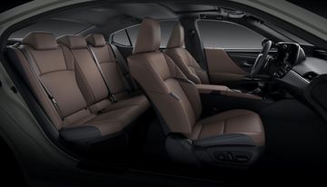 Ghế ngồi trên tất cả các phiên bản của Lexus ES 2023 đều được bọc da cao cấp.