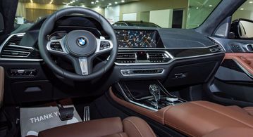 Khoang nội thất của BMW X7 xDrive40i M Sport chào đón khách hàng bằng thiết kế đẹp mắt, toát lên sự đẳng cấp