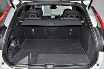 Khoang hành lý có dung tích tiêu chuẩn 483 lít trên các bản B6