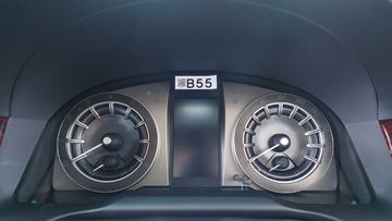 Cụm đồng hồ kỹ thuật hiện đại