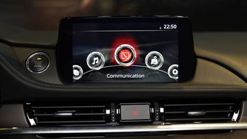 Mazda 6 trang bị màn hình cảm ứng trung tâm 8 inch trên tất cả phiên bản
