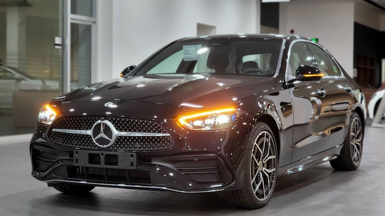 Mercedes C300 AMG 2025 Giá lăn bánh và khuyến mãi T07/2025