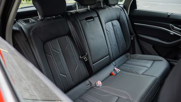 Audi Q8 e-tron 2024 được trang bị ghế ngồi thể thao phía trước với chất liệu da Valcona cao cấp