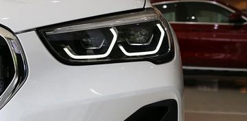 BMW X1 sDrive18i xLine LCI 2023 sở hữu hệ thống đèn full LED đầy tinh xảo