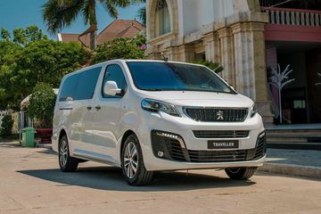 
Peugeot Traveller có tạo hình vuông vức và không gian nội thất rộng rãi
