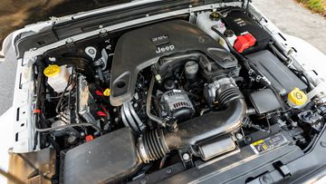 Jeep Gladiator 2023 được trang bị động cơ Pentastar V6 3.6L vượt trội về sức mạnh