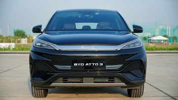 Đầu xe BYD Atto 3 mang vẻ đẹp đương đại khi loại bỏ lưới tản nhiệt truyền thống