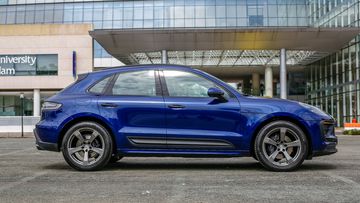 Porsche Macan 2022 sở hữu kích thước tổng thể Dài x Rộng x Cao lần lượt 4.726 x 1.922 x 1.621 (mm), chiều dài cơ sở 2.807 (mm) (lớn hơn cả một số mẫu xe SUV 7 chỗ)