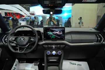 Khoang lái Skoda Kodiaq 2025 hiện đại hơn đáng kể nhờ các giao diện kỹ thuật số