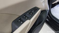 Nút điều khiển cửa sổ điện