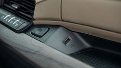 Cổng sạc USB cho hành khách phía trước