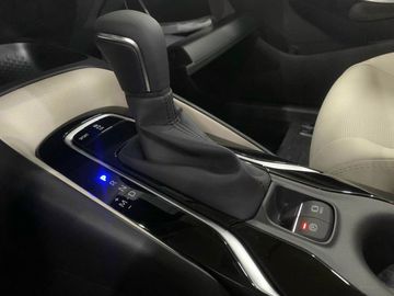 Corolla Altis 2023 chuyển sang cấu trúc cần số dọc thay vì kiểu ziczac như trước đây