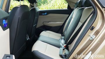 Hàng ghế thứ hai của Hyundai Accent cố định, không gập phẳng