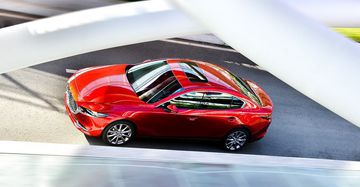 Mazda 3 - mẫu sedan với động cơ dung tích chỉ 1.5L nhưng được nhiều khách hàng đánh giá cao ở trải nghiệm vận hành