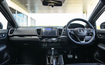 Nội thất bản sedan