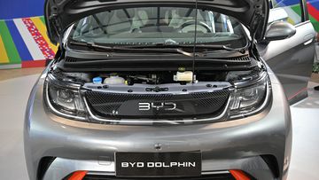 Khoang động cơ BYD Dolphin 2024 có thiết kế đơn giản và gọn gàng như nhiều dòng xe điện, giúp khoang cabin rộng rãi hơn