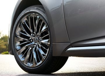 La-zăng Lexus LS 2023 cũng được nâng cấp thiết kế mới với đặc tính chống ồn chủ động