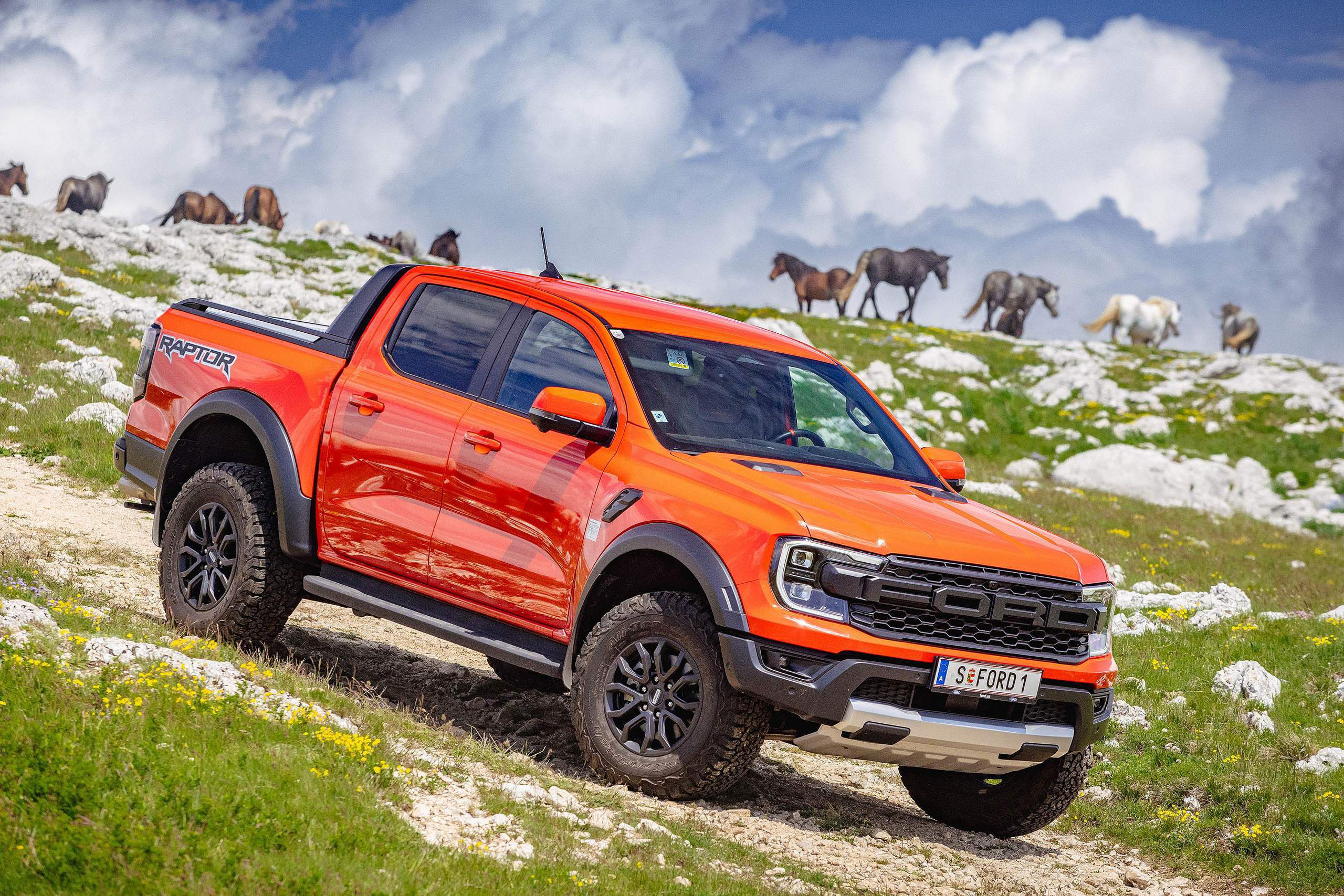 Đánh giá Ford Ranger Raptor 2024: Giá, KM, nội ngoại thất…