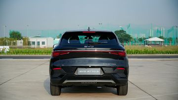 Đuôi xe BYD Atto 3 cũng sở hữu vẻ đẹp thời thượng, tinh tế như những tổng thể