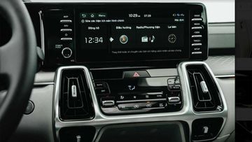Mẫu SUV hạng D nhà Kia sở hữu màn hình trung tâm 10.25 inch dạng nổi với đầy đủ các tính năng kết nối