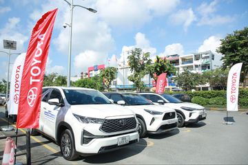 Khách hàng có cơ hội lái thử các mẫu xe HEV khi đến với chuỗi sự kiện Toyota Hybrid Electric. 